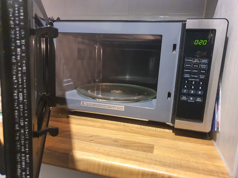 Cleaning a microwave | Ecoreplenishers